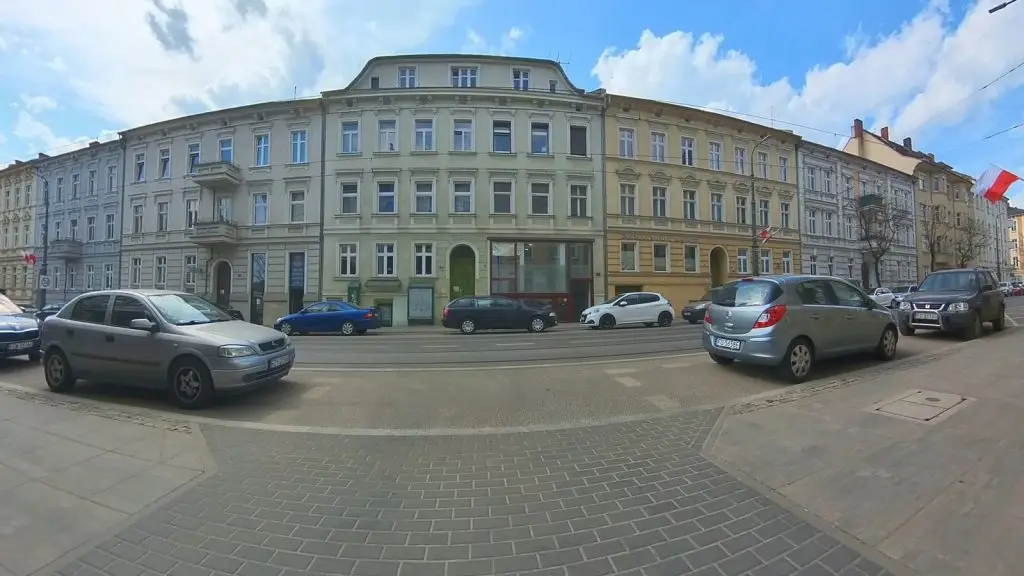 Przestronne mieszkanie w kamienicy, 67 mkw, 3 pokoje, Śródmieście